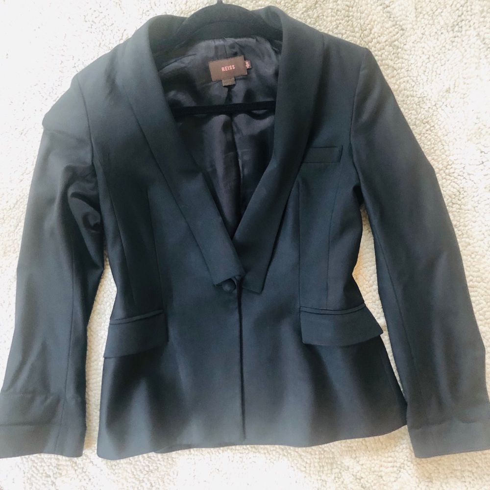 Reid’s Paulo’s tuxedo blazer